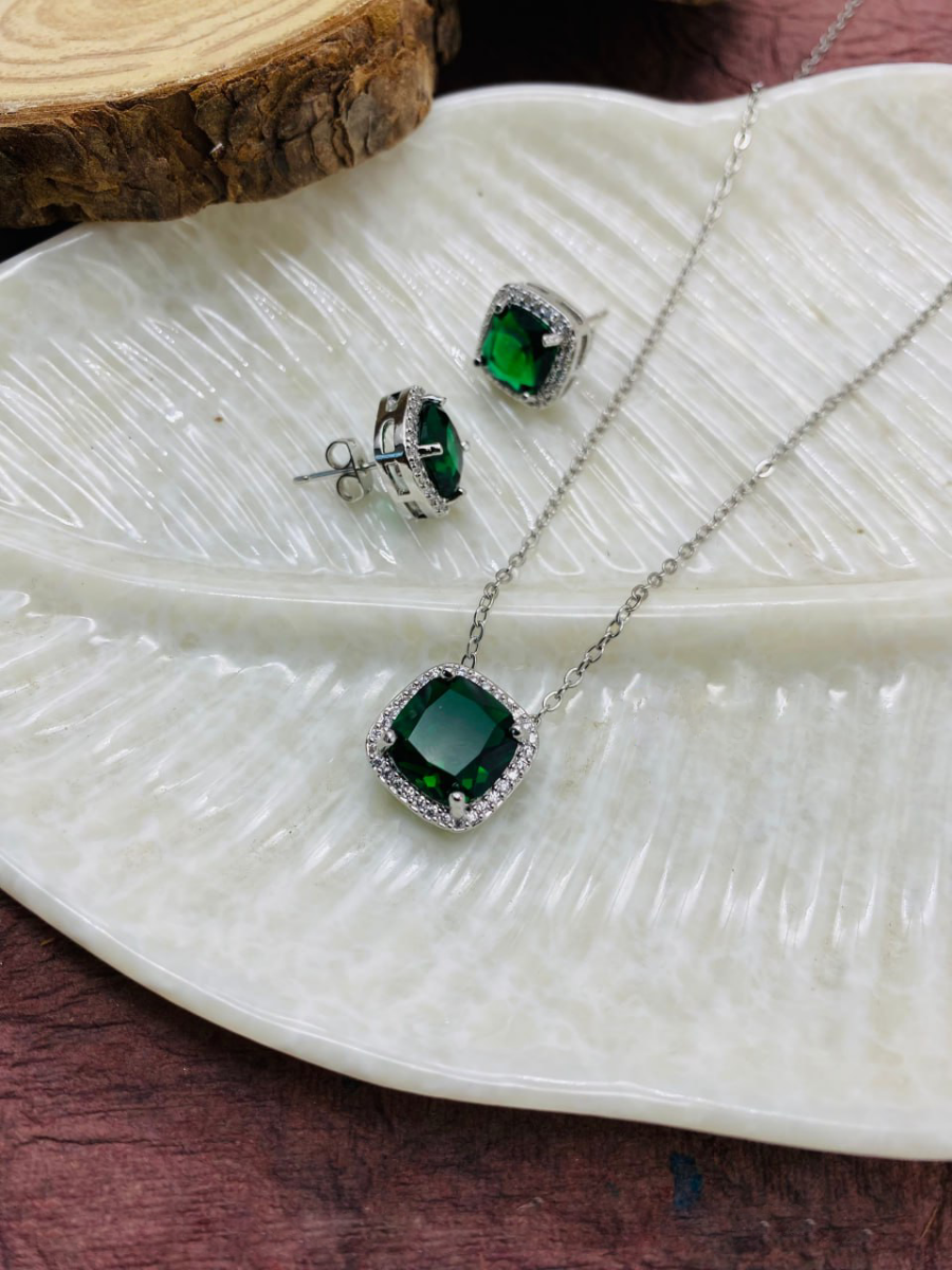 Green stone silver necklace online