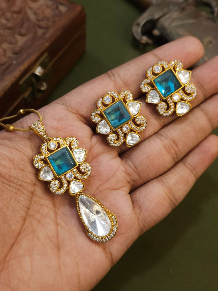 Aqua Blue Stone Antique Gold Plated Pendant Chain Necklace Set