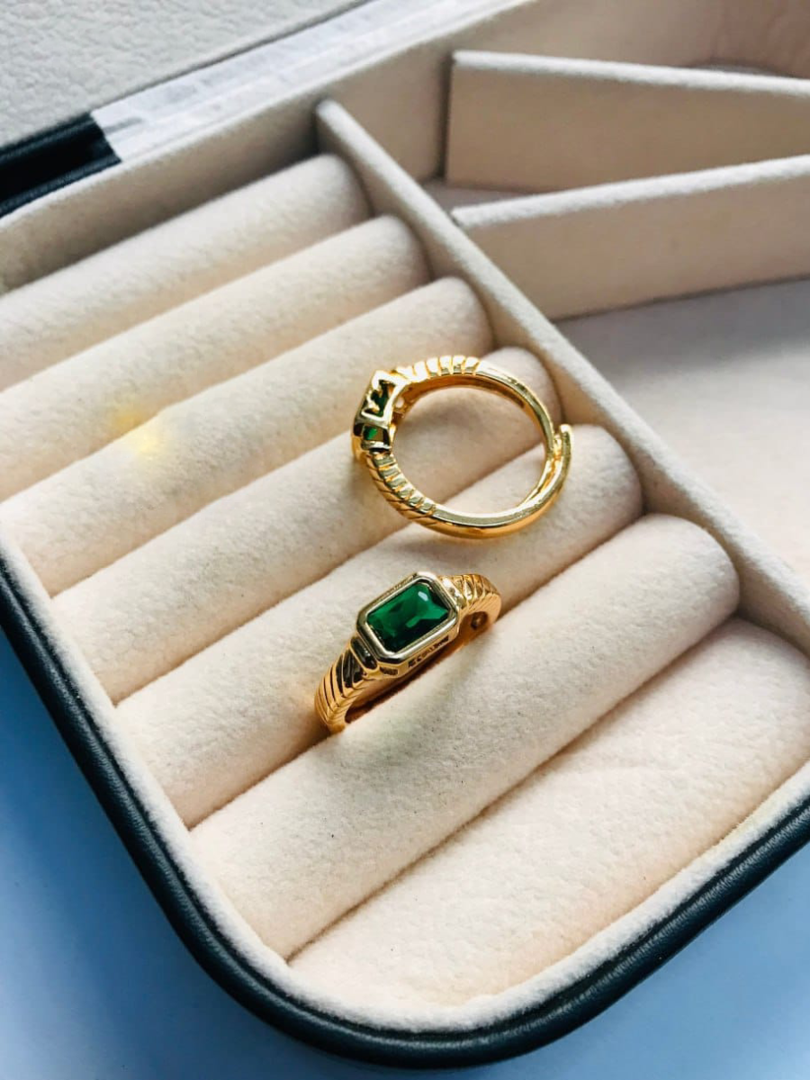 Gold ring design online with green stone