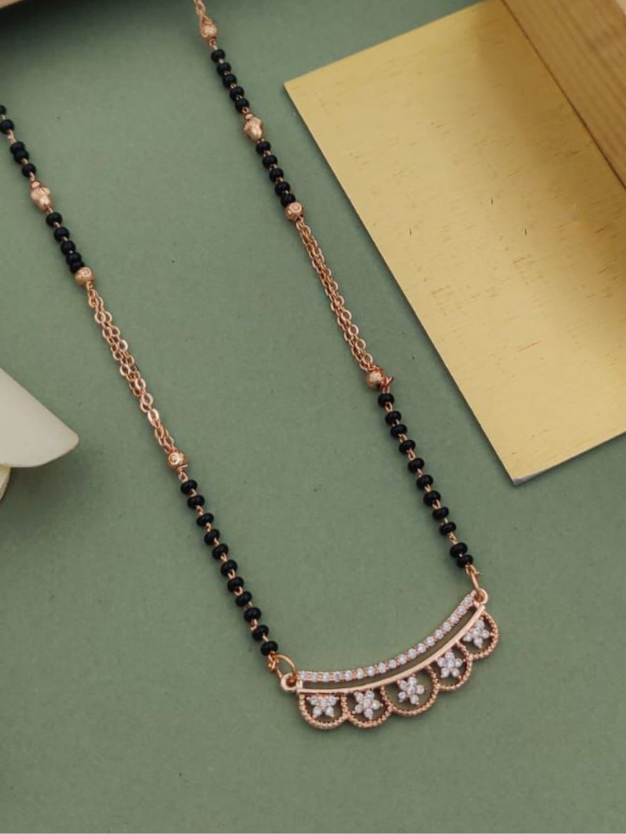 Five of Diamond Flowers Pendnat Rose Gold Mangalsutra