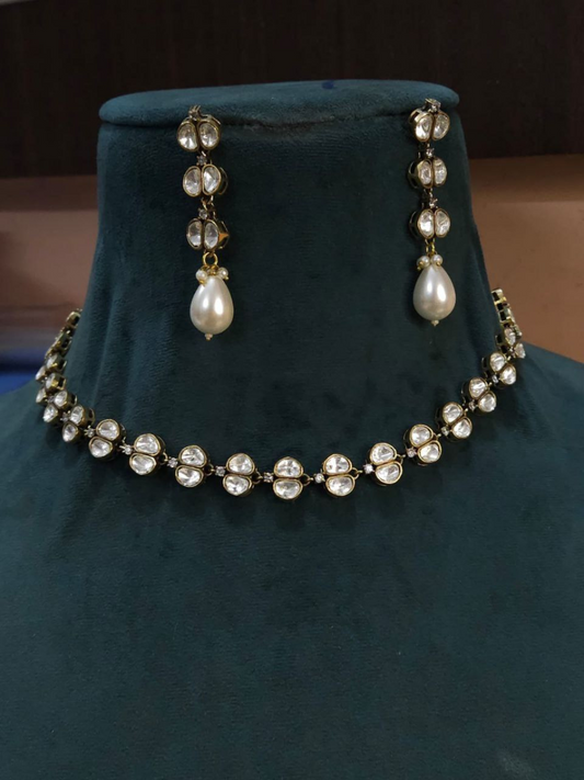 Minimal Victorian Polished Polki Kundan choker Necklace Set