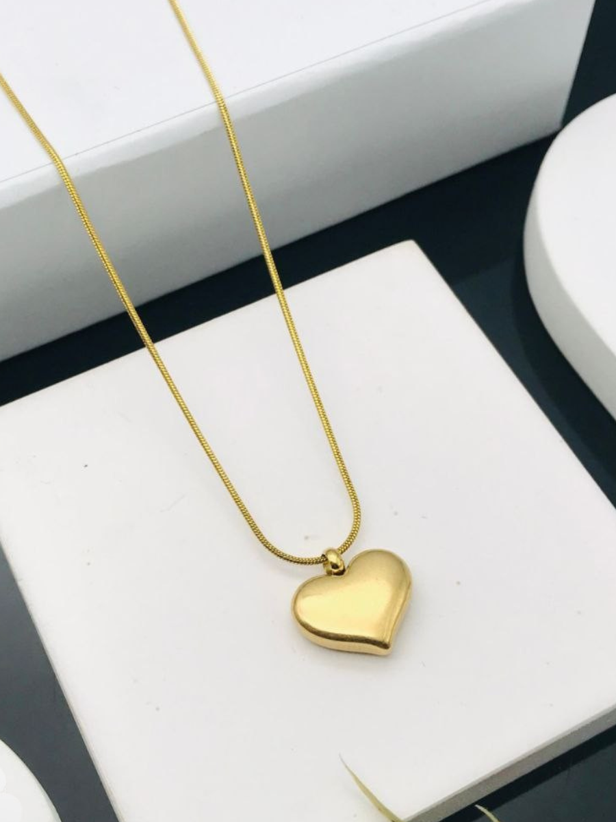 Minimalist Golden Heart Pendant Chain Necklace