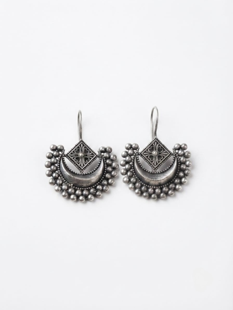 Antique finish silver dangling earrings