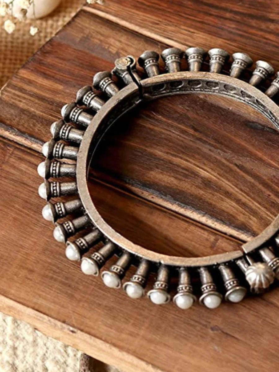 Vintage discount silver bangles