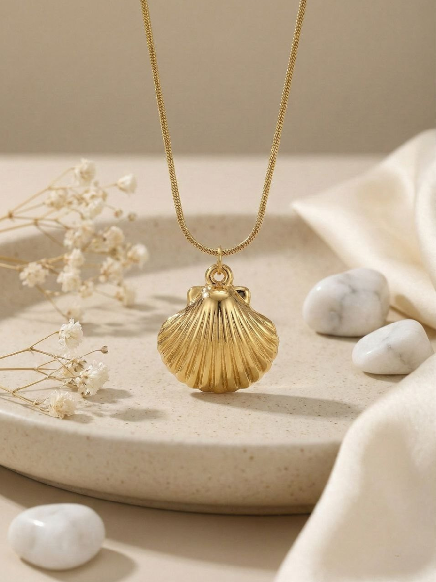 Women’s Gold Plated Scallop Shell Pendant Necklace