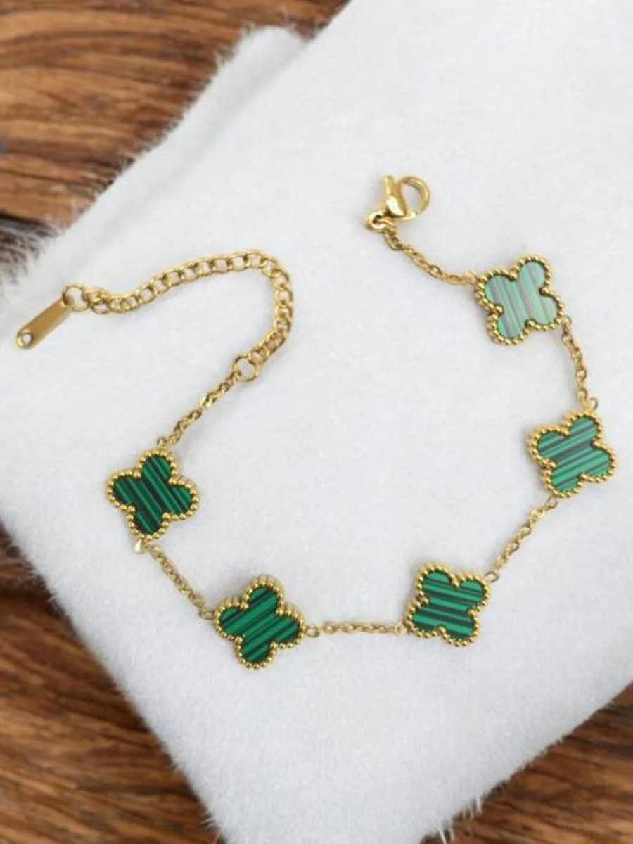 Buy 18K Gold Plated Green Clover Charm Loose Chain Bracelet Online - TheJewelbox