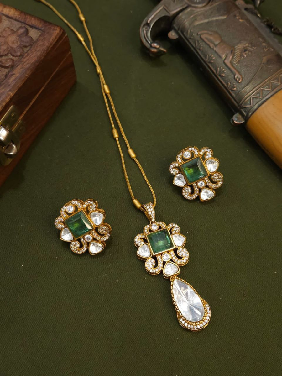 Buy Antique Gold Plated Light Green Stone Pendant Chain Necklace Set Online - TheJewelbox