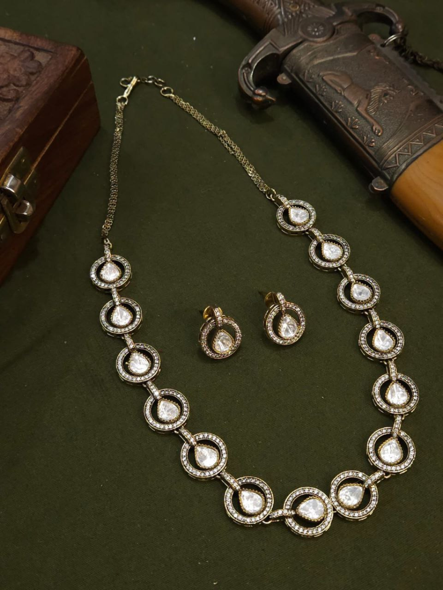 Buy Antique Teardrop Kundan Victorian Gold Plated Choker Necklace Set Online - TheJewelbox