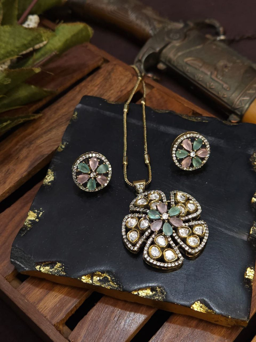 Buy Baby Pink and Mint Green Floral Kundan Pendant Necklace Set Online - TheJewelbox