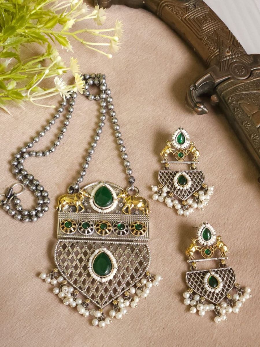 Buy Ethnic Green Kundan Dual Tone Oxidised Long Necklace Set Online - TheJewelbox
