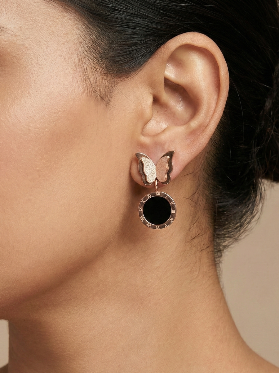 Trendy Gen-Z minimalist jewelry