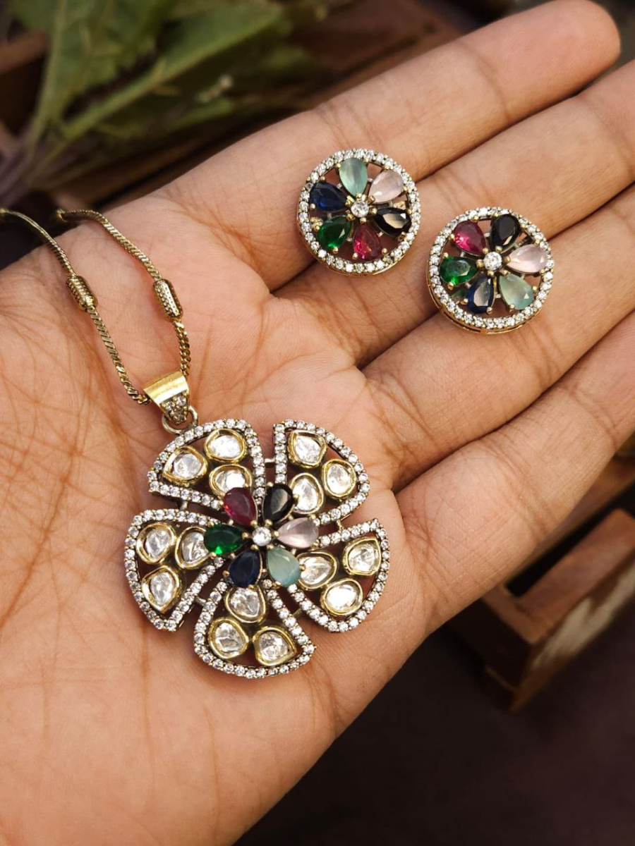 Multicolor Floral Kundan Pendant Golden Chain Necklace Set