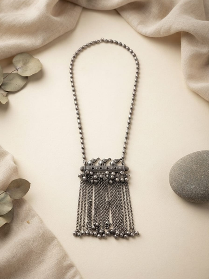 Traditional silver fringe pendant necklace