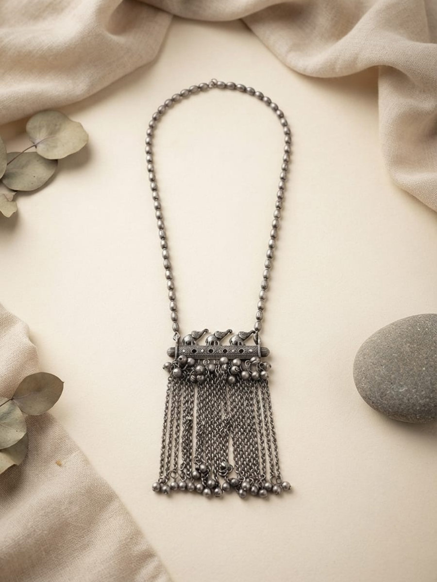 Traditional silver fringe pendant necklace
