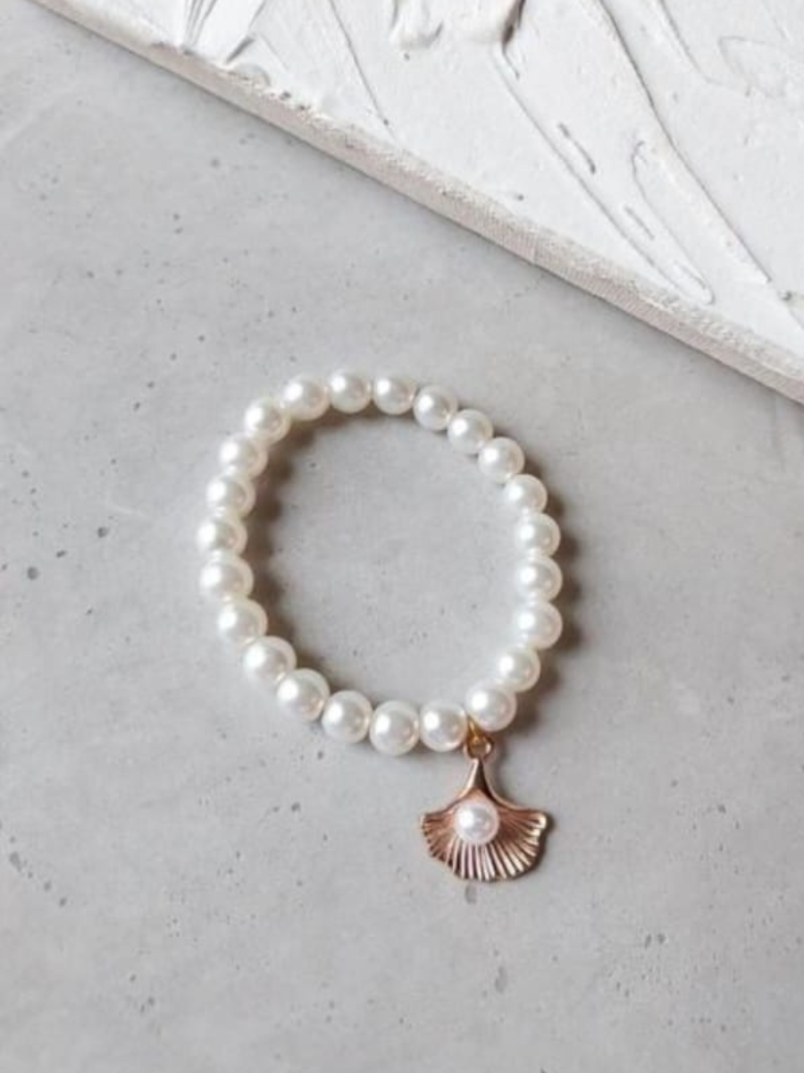 Buy White Seashell Charm Aesthetic Pearl Bracelet - TheJewelbox