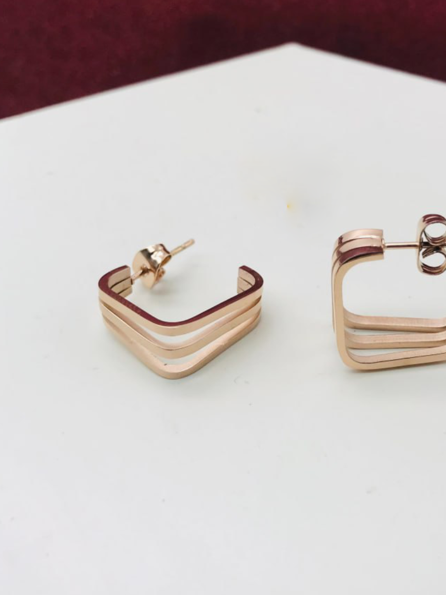 Buy Forever New Gold Plated Circular Half Hoop Earrings - Earrings for  Women 26382450 | Myntra